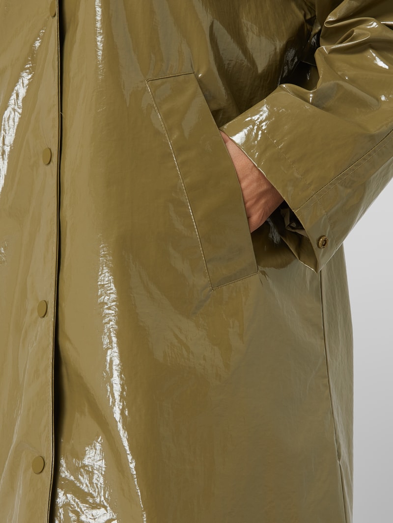 Trenchcoat in Lack-Optik  in olivgrün