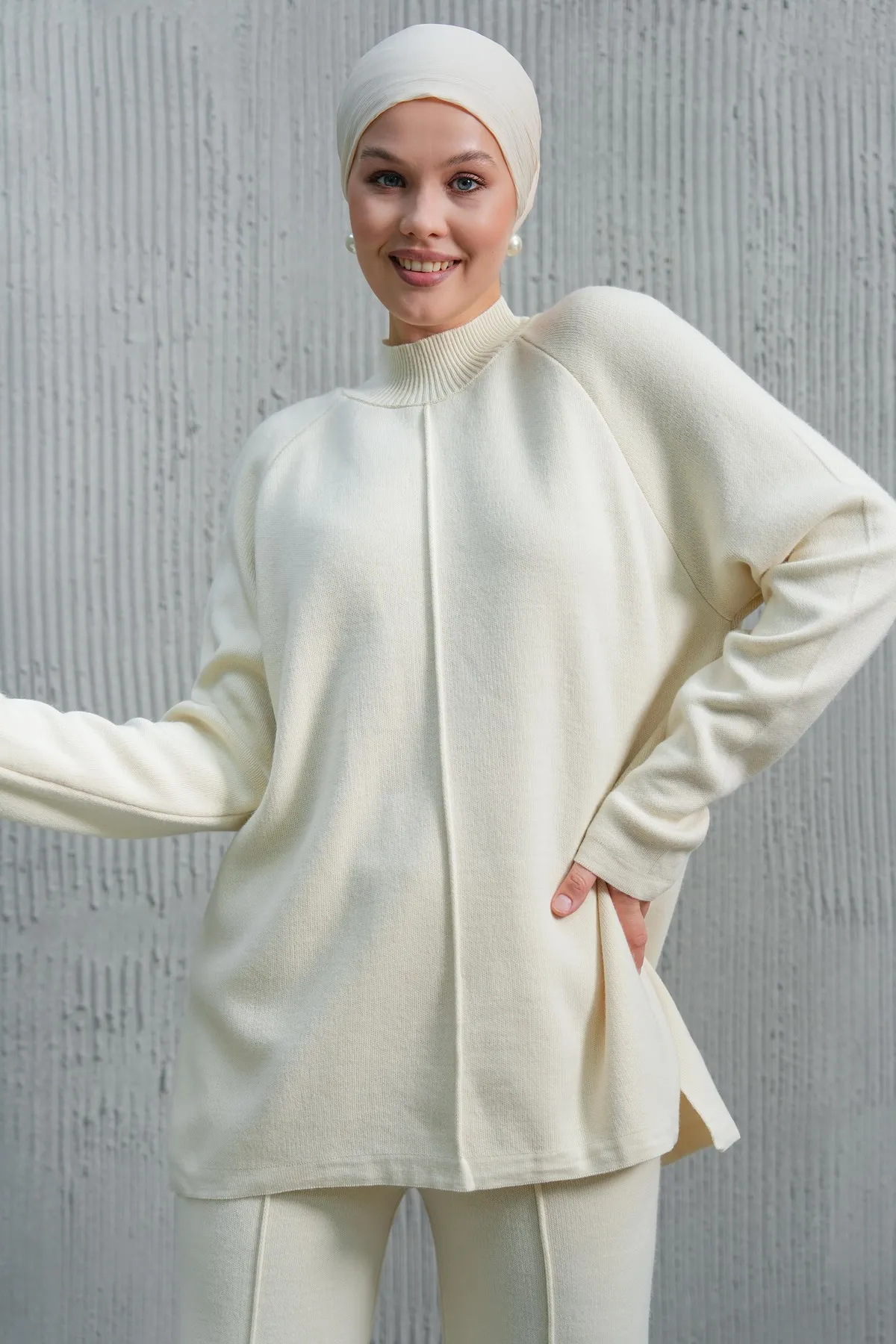 bayansepeti  Flexibler Strickstoff, Stehkragen, Langarm-Oberteil und geschlitztes Beinteil, Ecru, Hijab-Unterteil-Oberteil-Set 1070