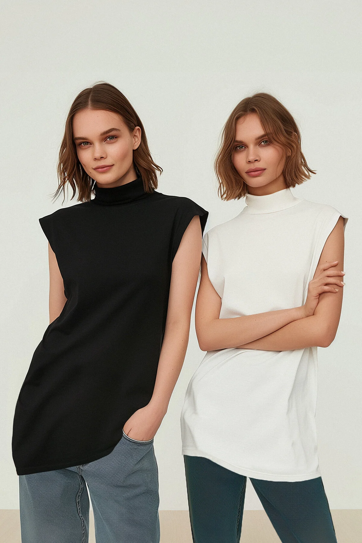 Trendyol Modest  Schwarz-weißes 2er-Pack ärmellose Unterwäsche-Liner-Tunika mit Stehkragen TCTSS21UK0033