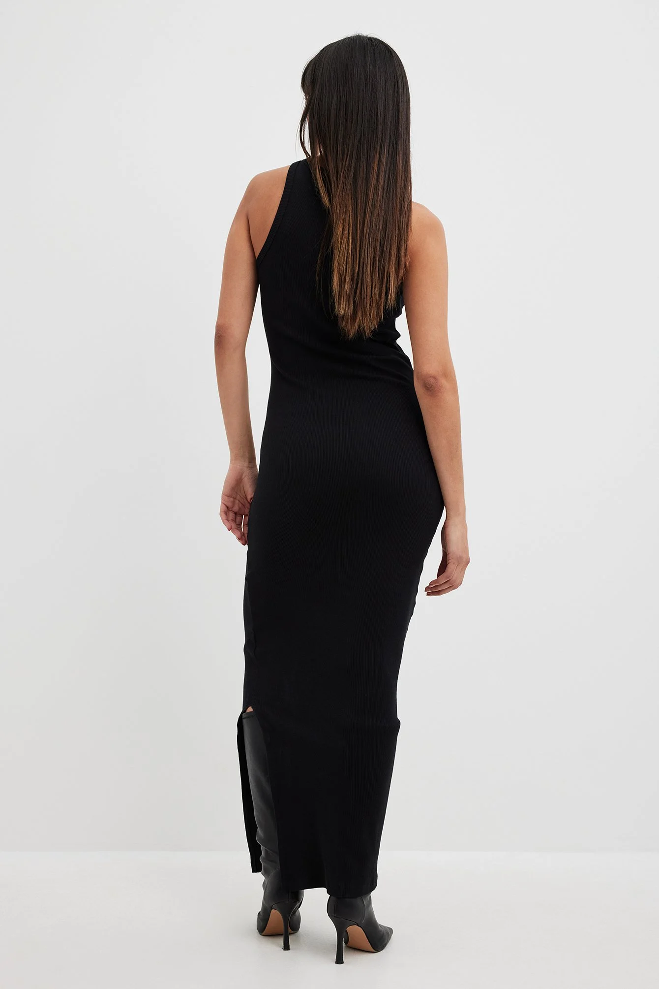 Geripptes Maxikleid mit Rüschen
