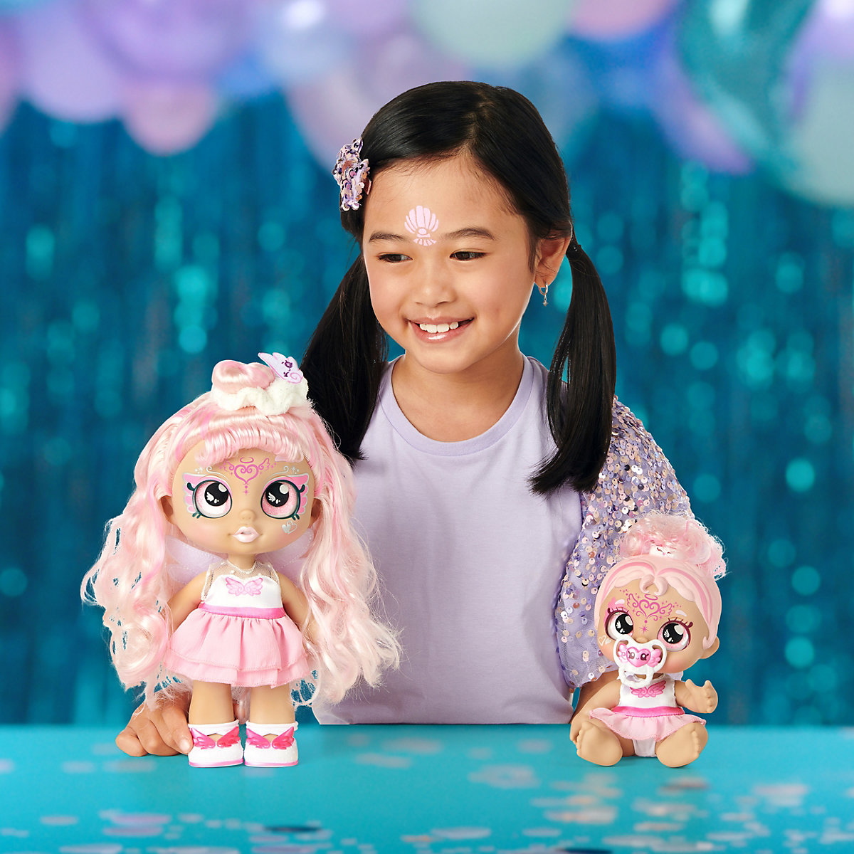 Kindi Kids™ Babyschwester Winnie Wings als Engel mit magischer Gesichtsbemalung