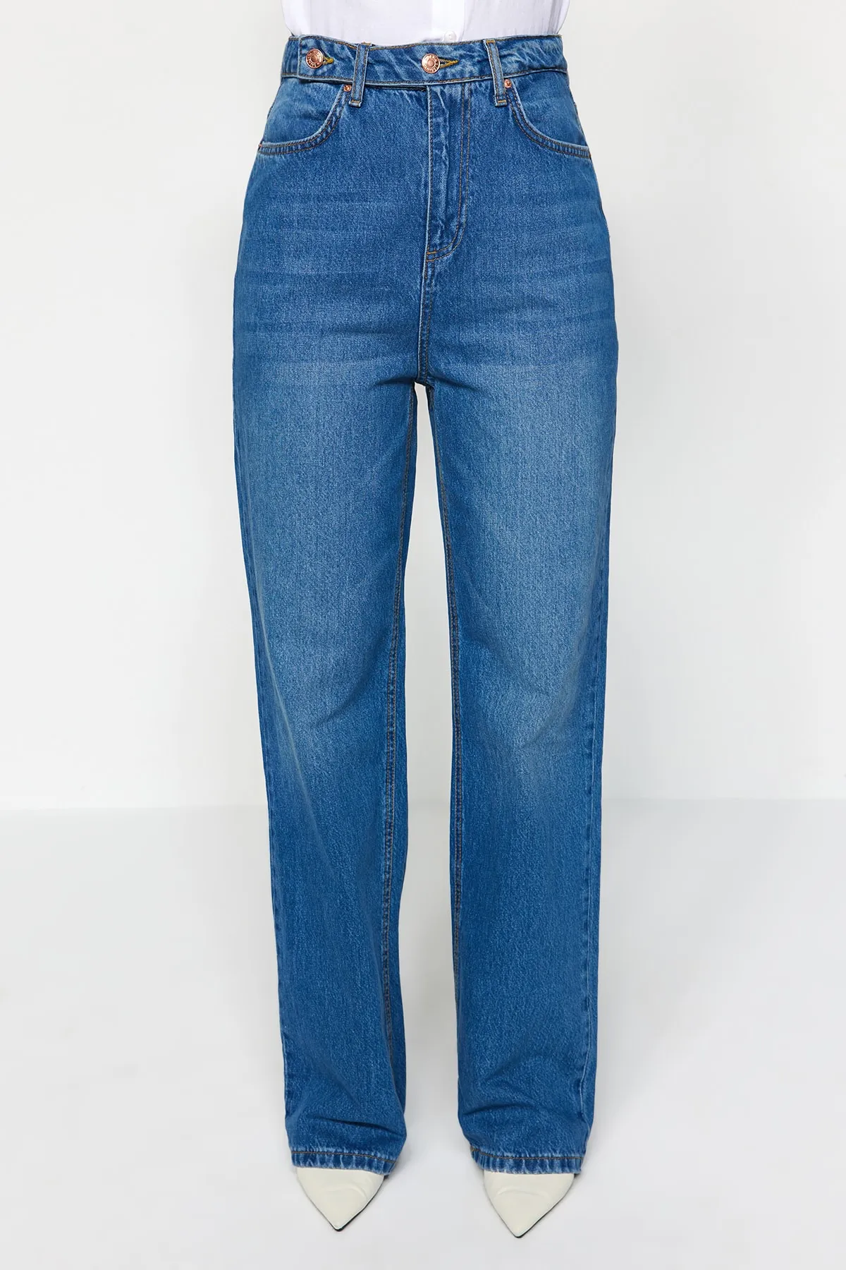 Trendyol Collection  Blaue Jeans mit hoher Taille und weitem Bein und Detail TWOSS22JE0675