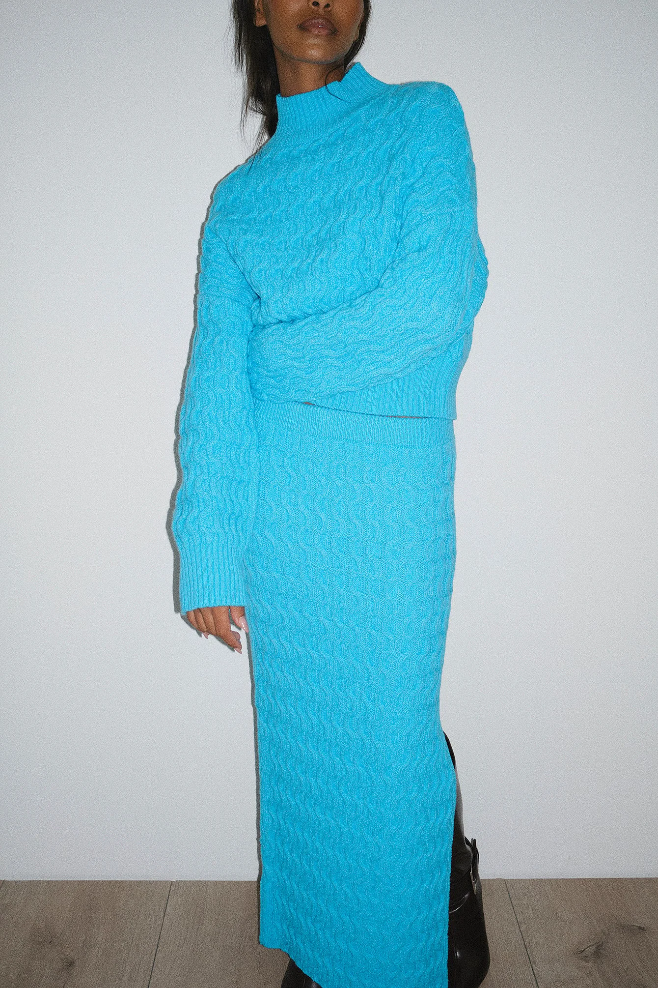 Midi-Strickrock mit Zopfmuster