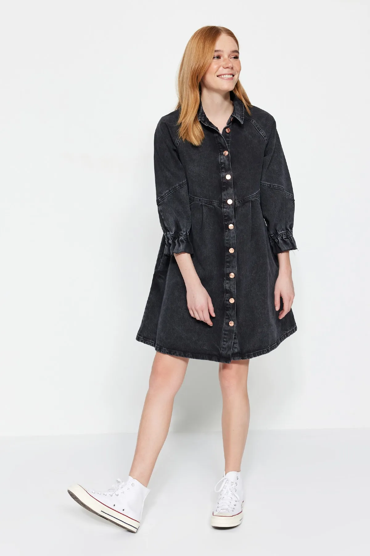 Trendyol Collection  Schwarz-blaues, detailliertes, übergroßes Jeanskleid mit Nähten TWOAW22EL0072