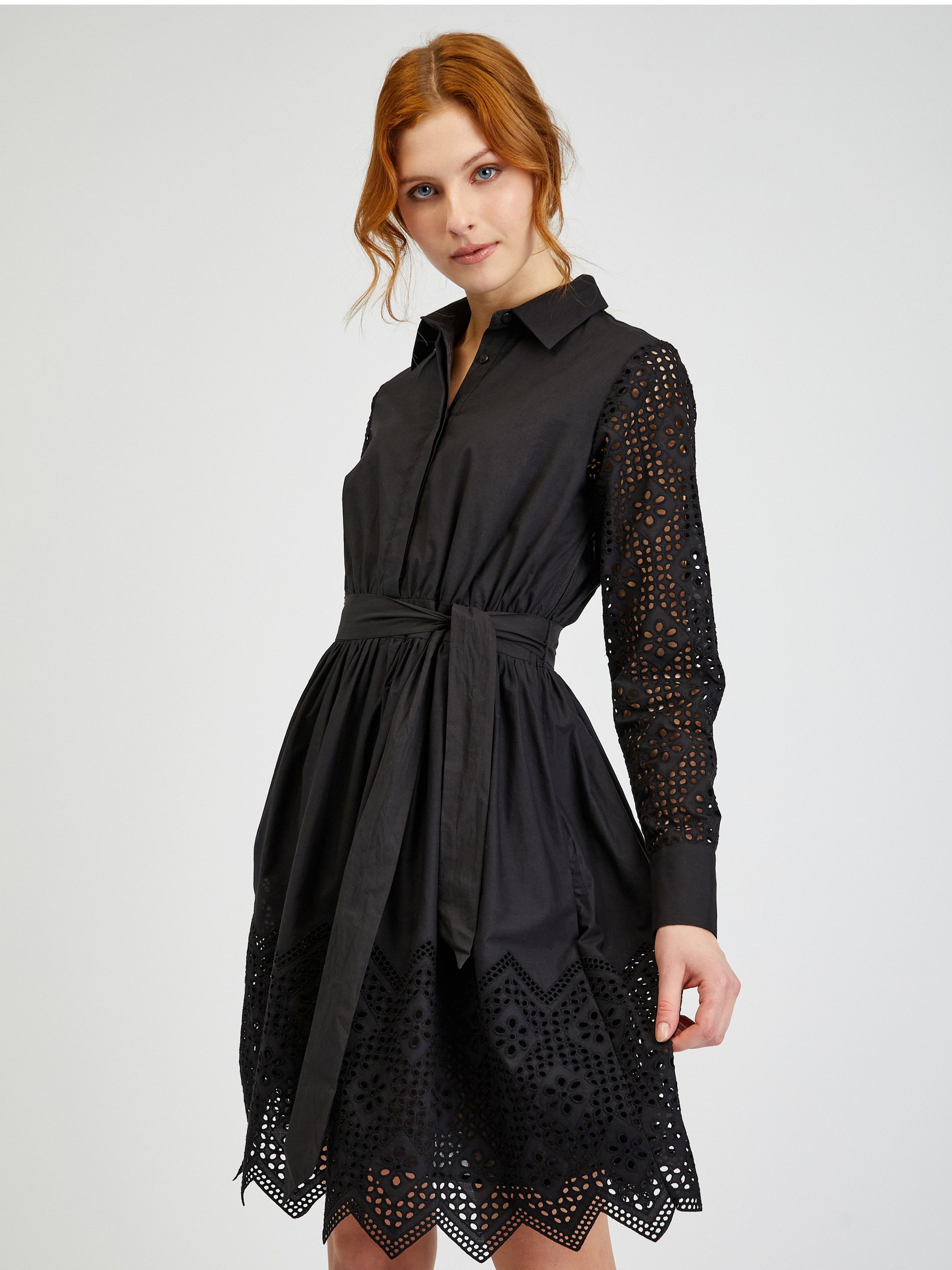 Schwarzes gelochtes Damenhemdkleid mit Krawatte ORSAY