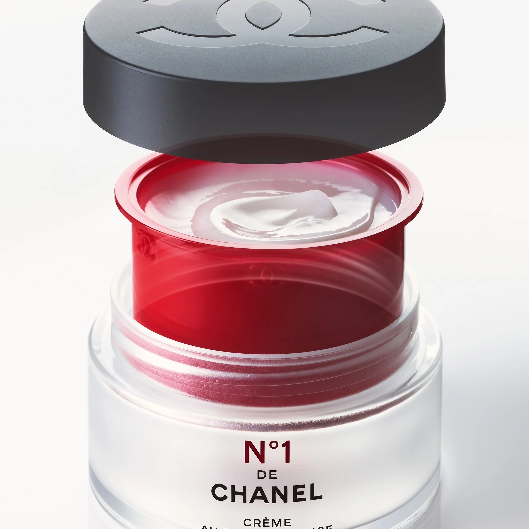 N°1 DE CHANEL RØD KAMELLIAKREM - FULL − GLATT − BESKYTT