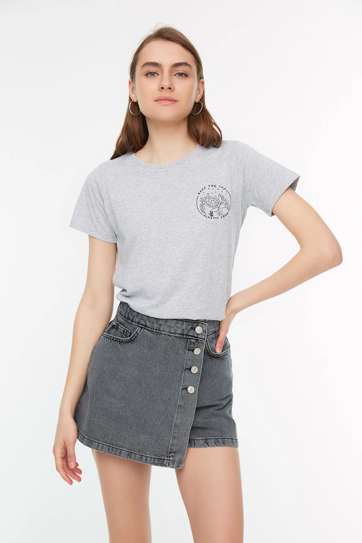 Trendyol Collection  Graue Jeansshorts und Bermudas mit Knopfdetail