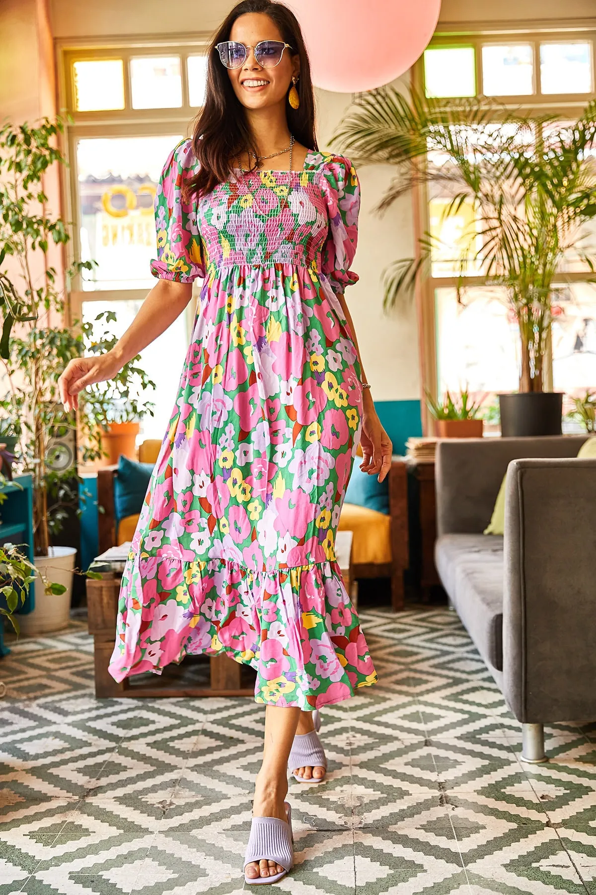 Olalook  Lässiges Damenkleid aus gewebter Viskose in Flieder-Rosa mit Gimped-Muster ELB-19001483
