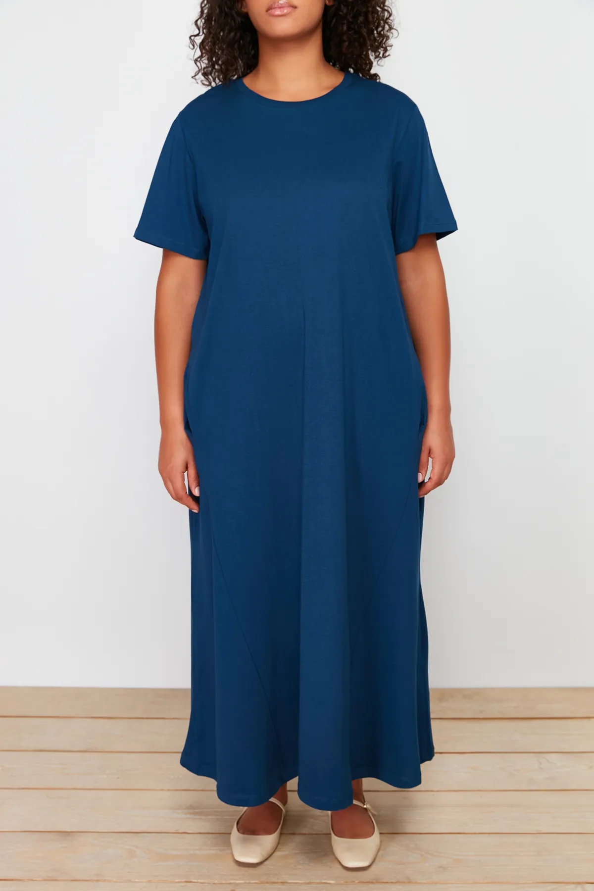 Trendyol Curve  Marineblaues Midi-Strick-T-Shirt-Kleid TBBSS24AH00067