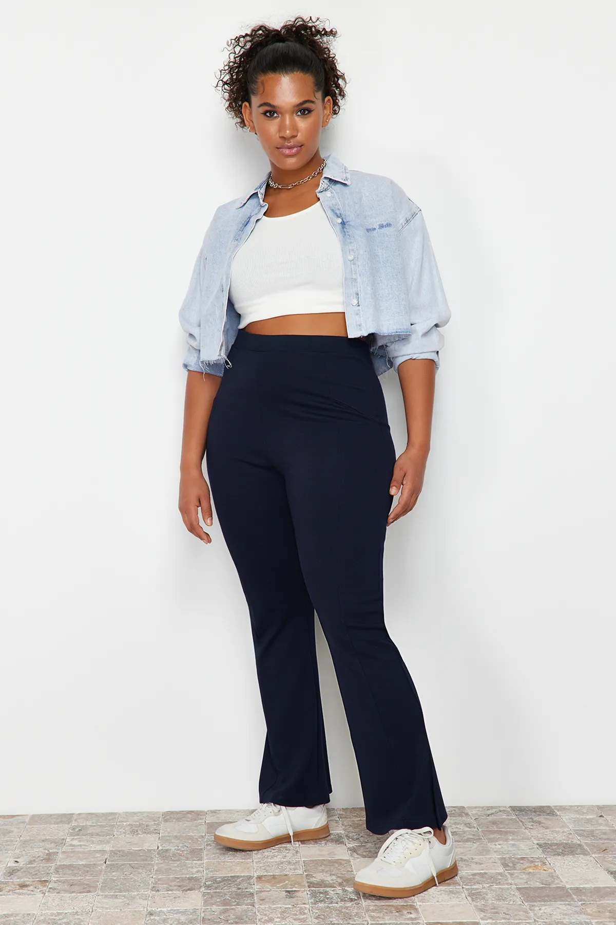 Trendyol Curve  Marineblaue Strickhose mit Ziernähten TBBSS24AR00001