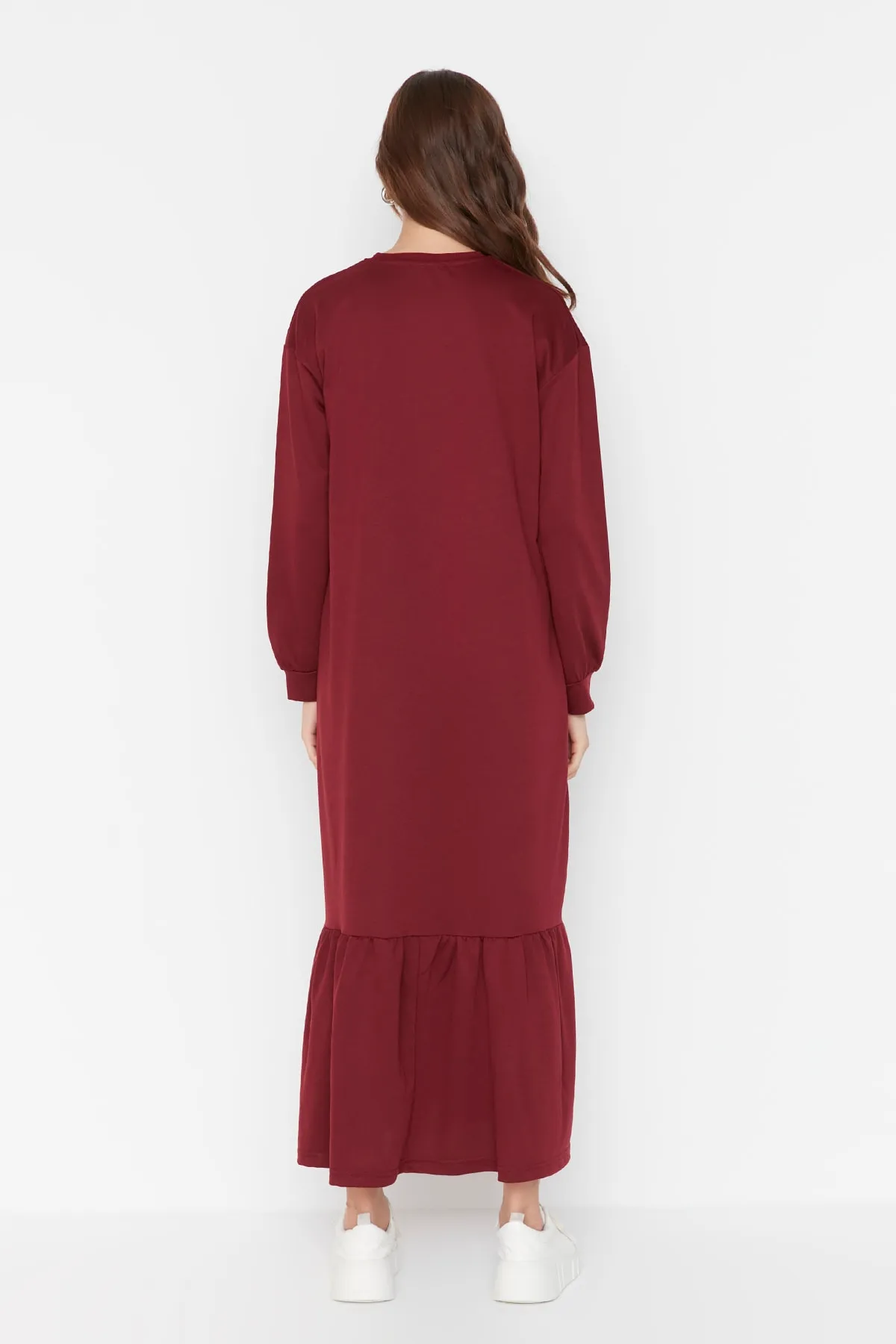 Trendyol Modest  Weinrotes Strickkleid mit Rundhalsausschnitt und Raffung TCTSS22EL00000