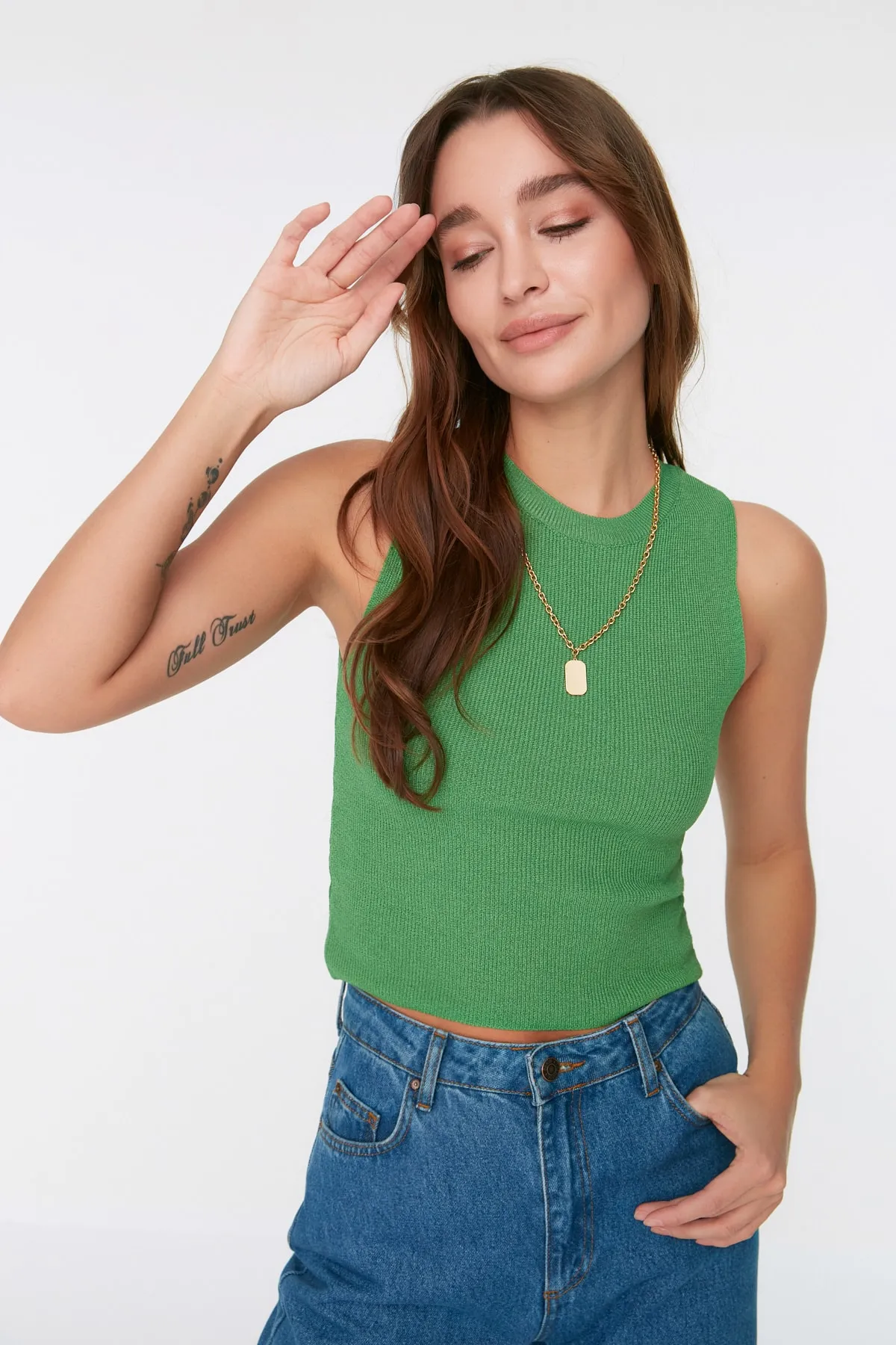 Trendyol Collection  Grüne Crop-Strickbluse mit Rundhalsausschnitt
