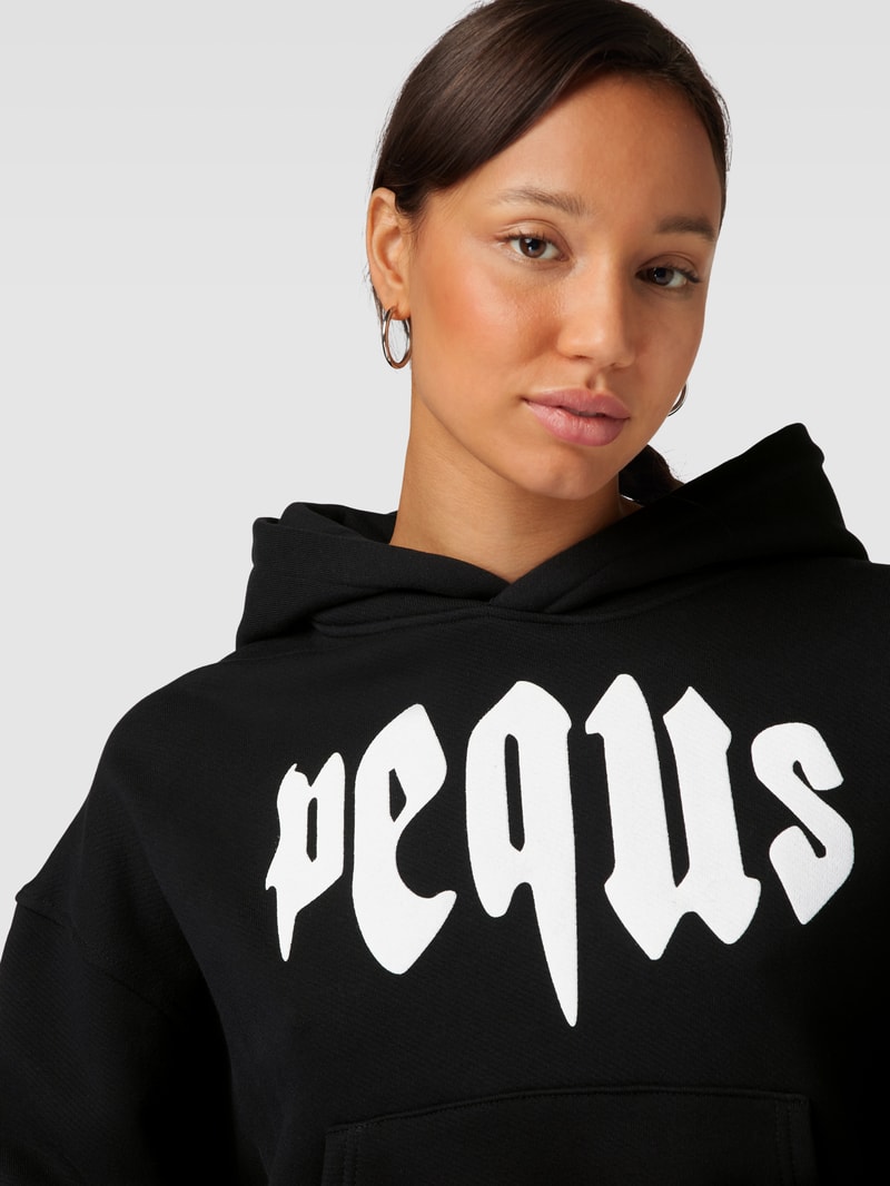 Hoodie mit Label-Print in schwarz