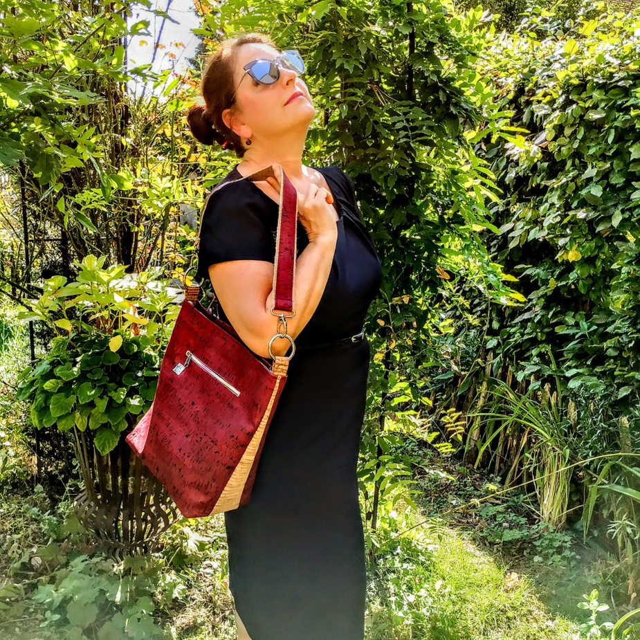 TIKIWE Handtaschen rot Totebag aus Kork
