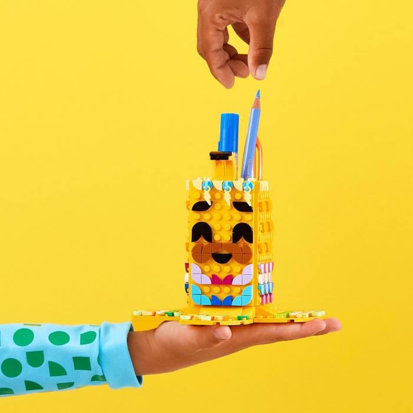 LEGO® 41948 DOTS Le Porte-Crayons Banane Amusante, Jouet de Construction, Accessoires de Chambre Enfants, Loisir Créatif pour +6 Ans jaune