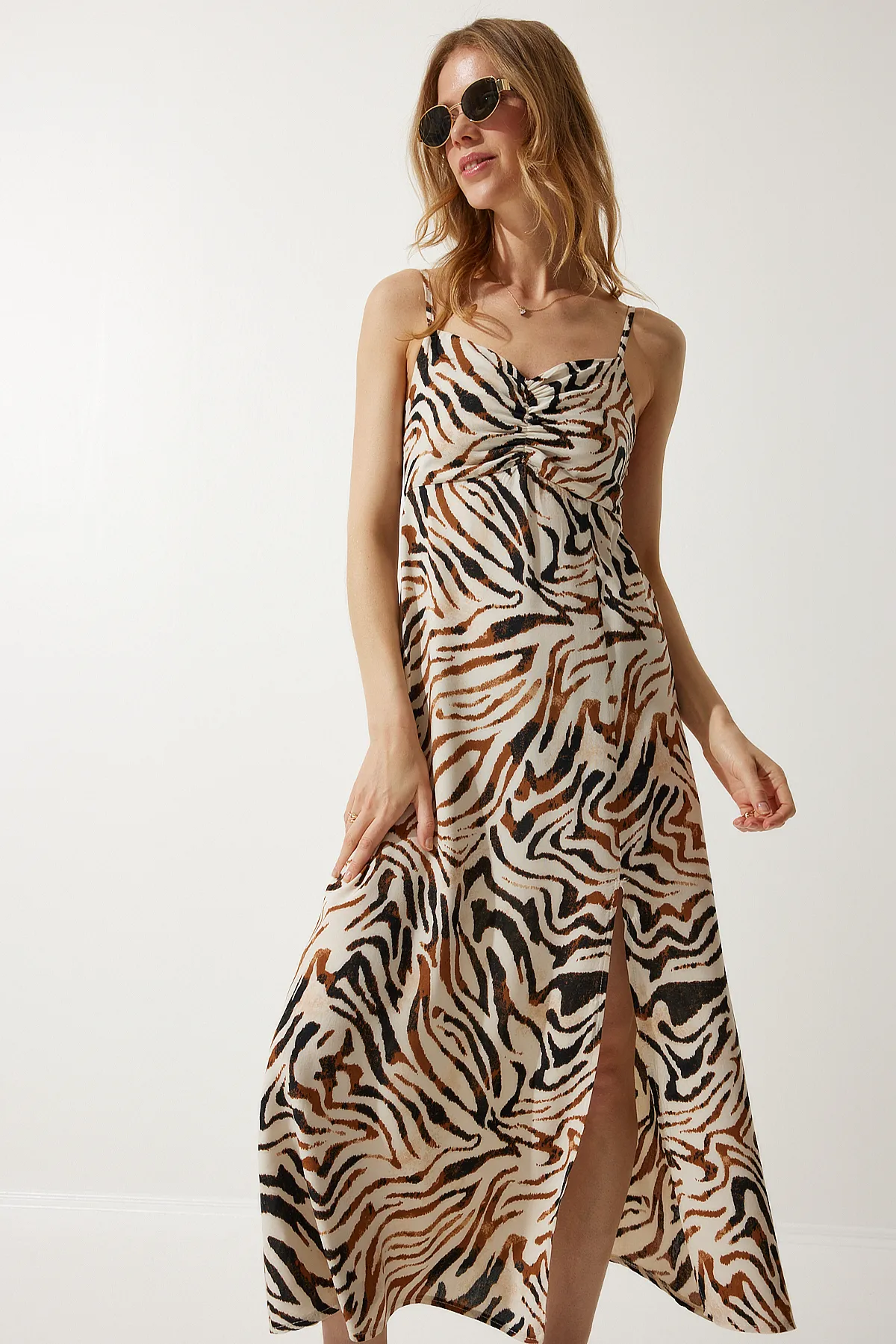 Happiness İstanbul  Cremefarbenes, schwarzes, gemustertes Viskosekleid mit Trägern für Damen UB00236