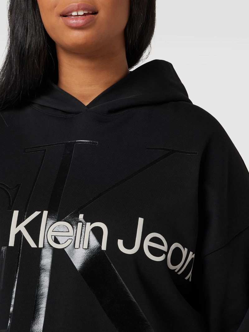 PLUS SIZE Hoodie mit Label-Detail Modell 'PLUS GLOSSY MONOGRAM' in schwarz