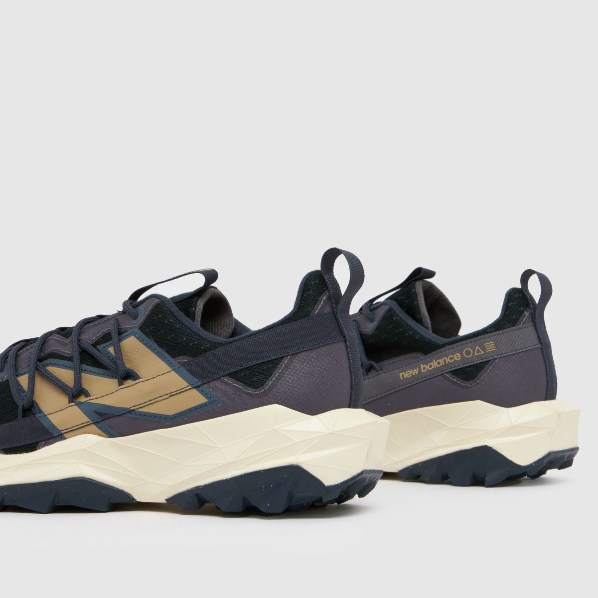 New Balance Tektrel-träningsskor i svart och guld