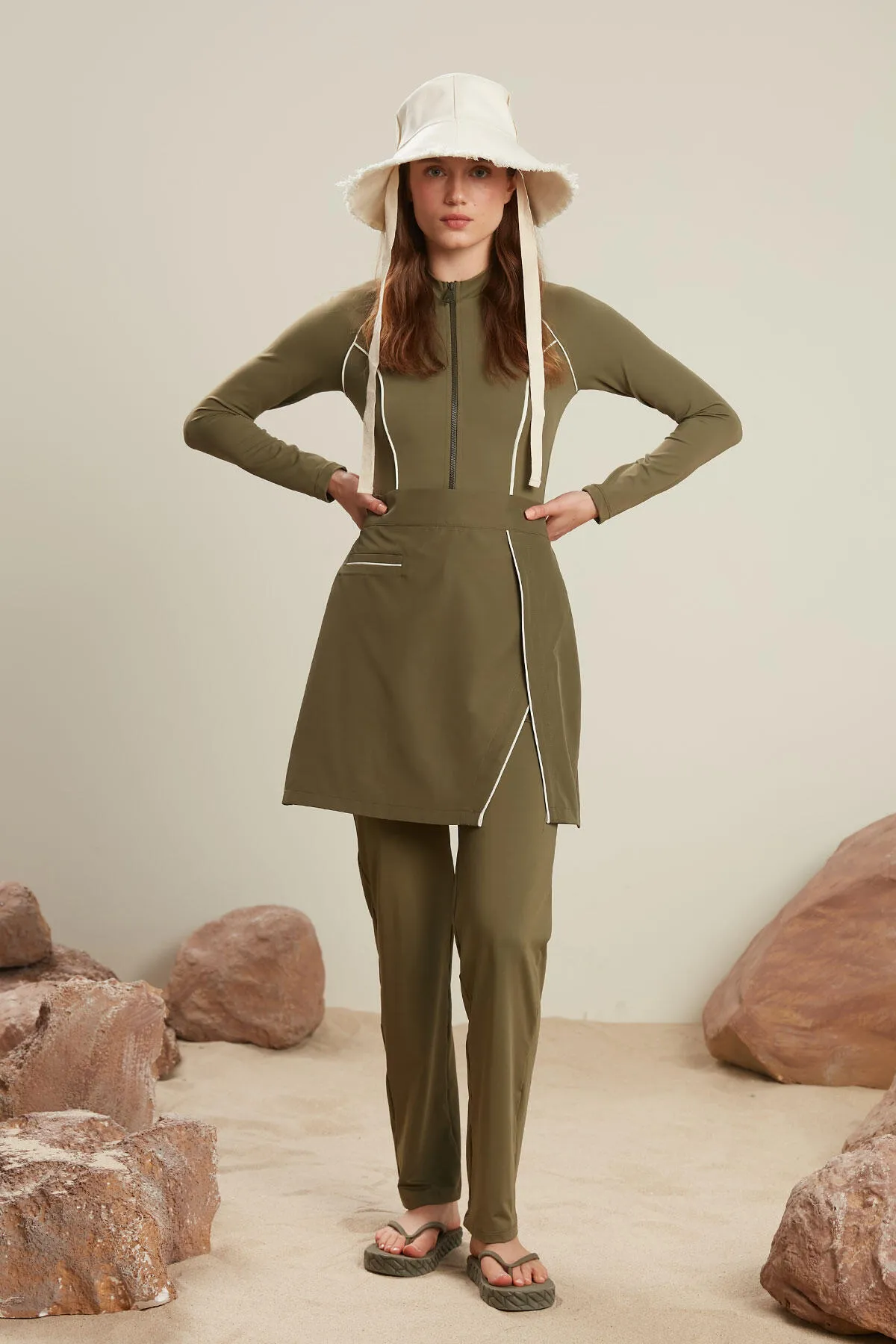 Manuka  Gerippter Hijab-Badeanzugrock in Khaki