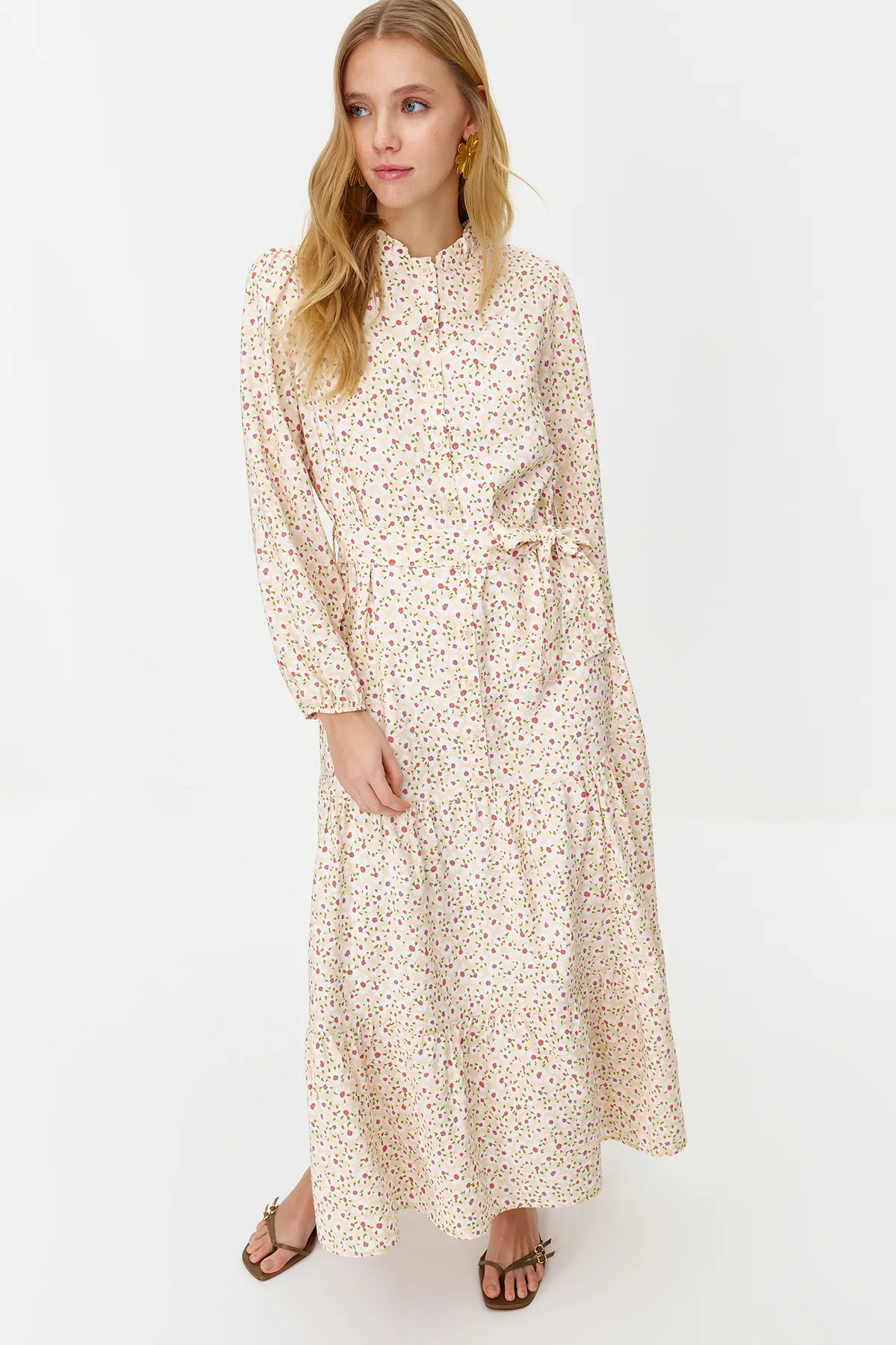 Trendyol Modest  Mehrfarbiger Rock mit Gürtel, Volants, Blumenmuster, gefüttertes Webkleid TCTSS23EB00294