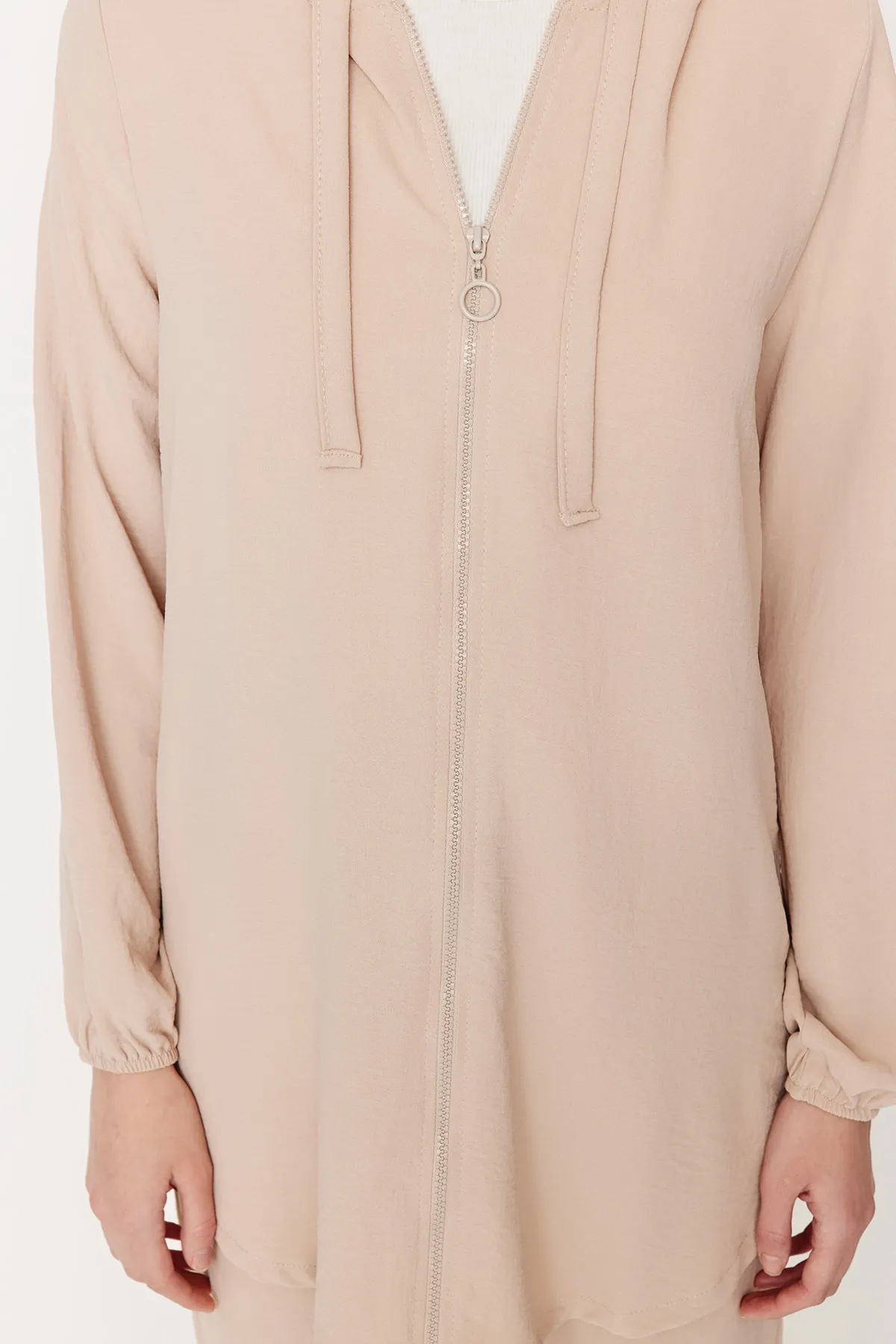 Trendyol Modest  Steinfarbenes Aerobin-Cardigan-Hosen-Set mit Kapuze und Reißverschluss, gewebt TCTSS22US0026