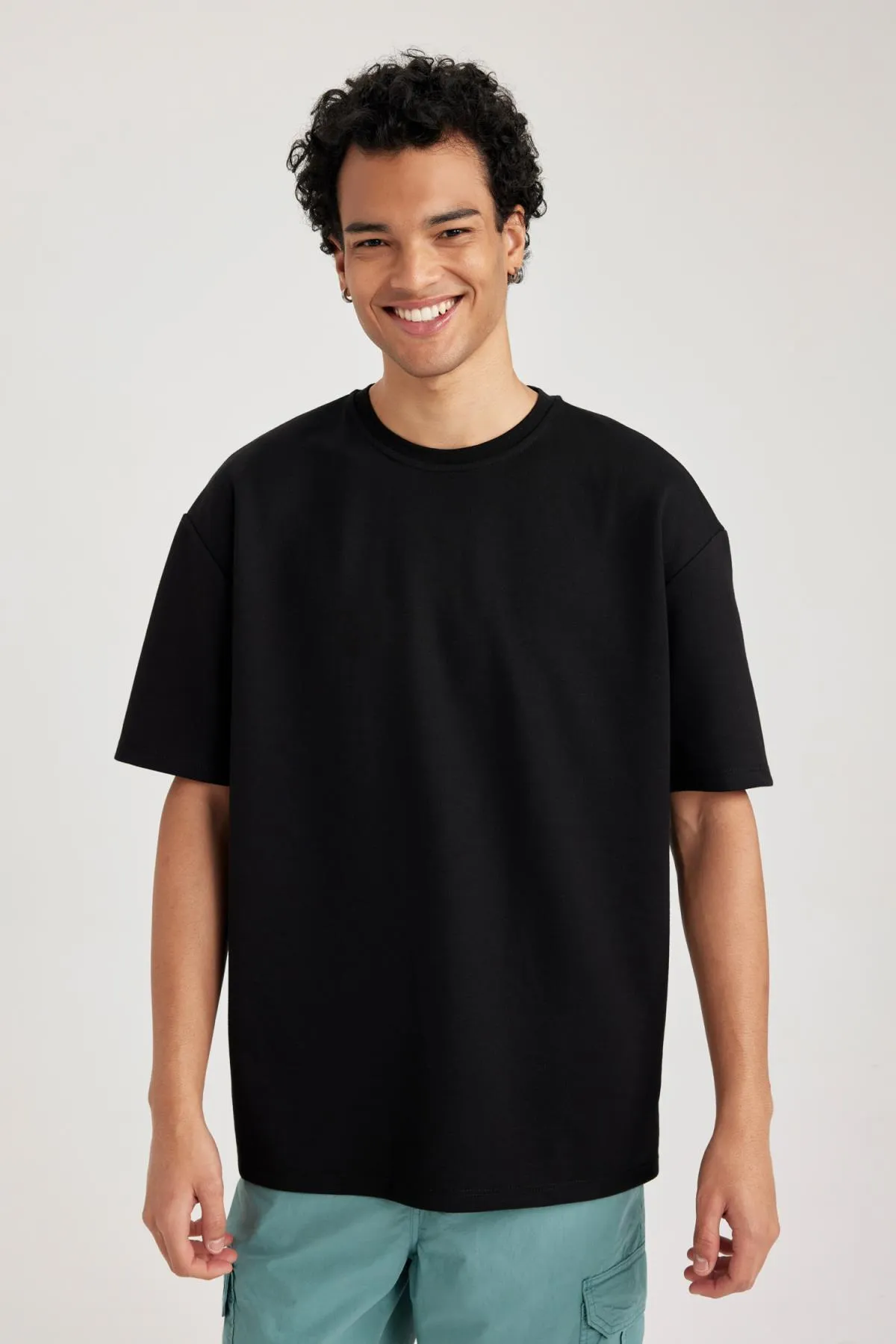 DeFacto  Kurzarm-T-Shirt aus schwerem Stoff mit Rundhalsausschnitt in Oversize-Passform X3926az23au