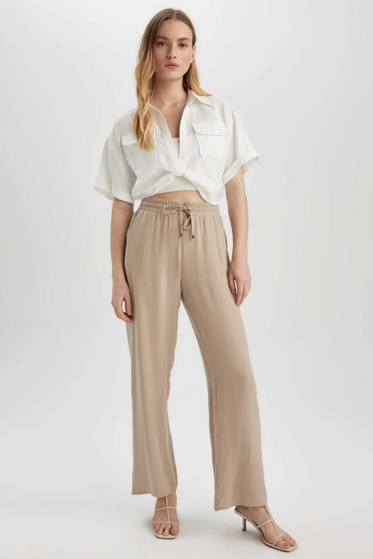 DeFacto  Florida Florida-Hose aus Viskose mit hoher Taille und weitem Bein und Taschen, J8738az23sm