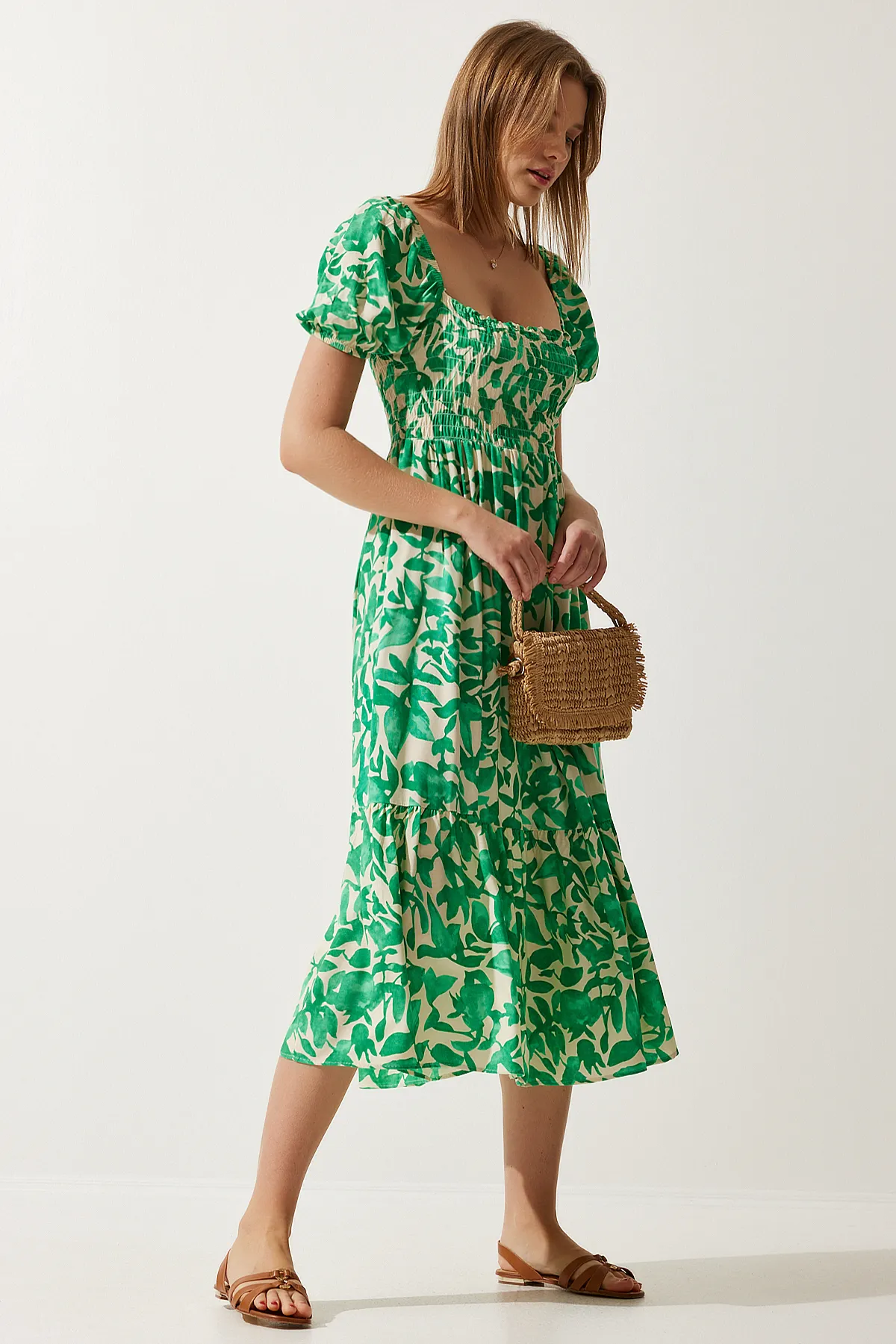 Happiness İstanbul  Grünes Sommerkleid aus Viskose mit Blumenmuster für Damen CI00079