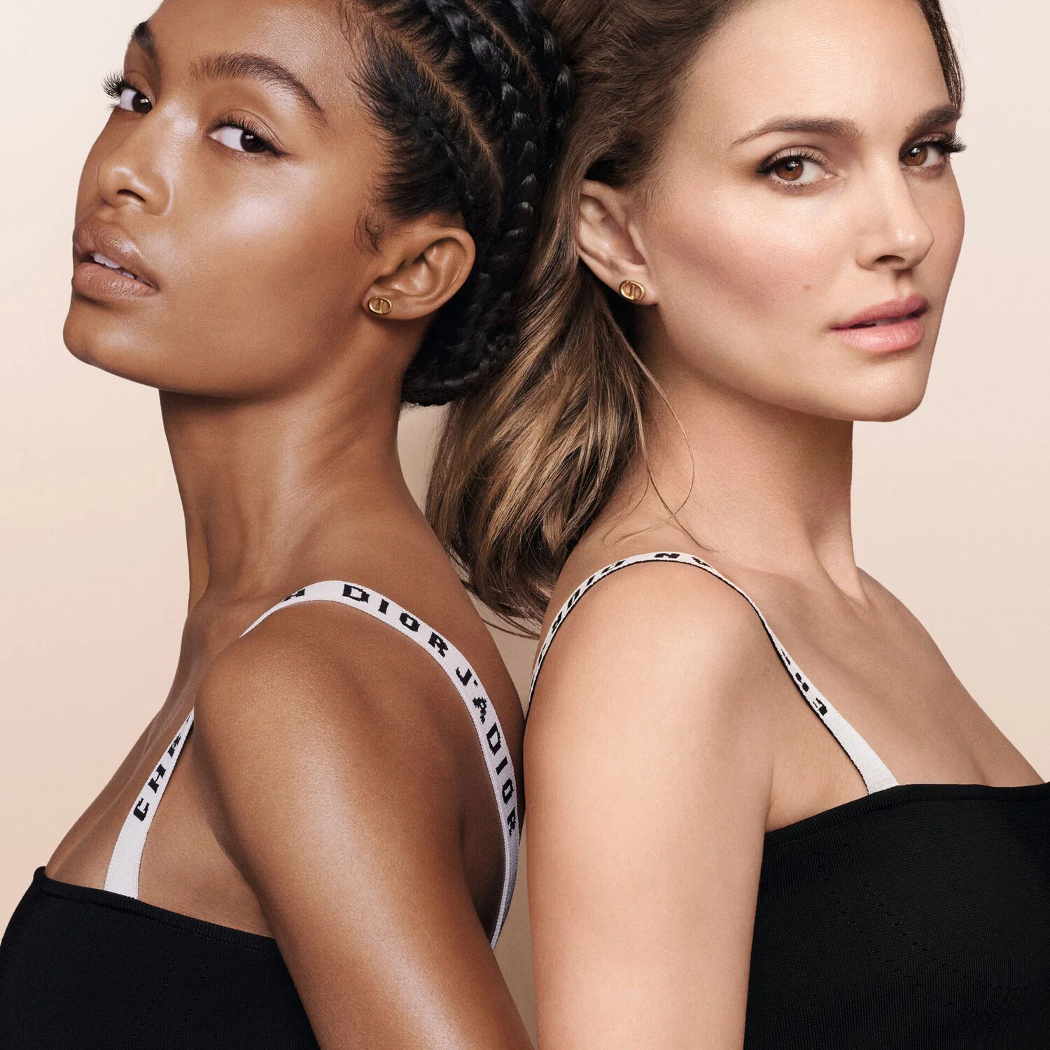 Kompaktný make-up Dior Forever Natural Velvet