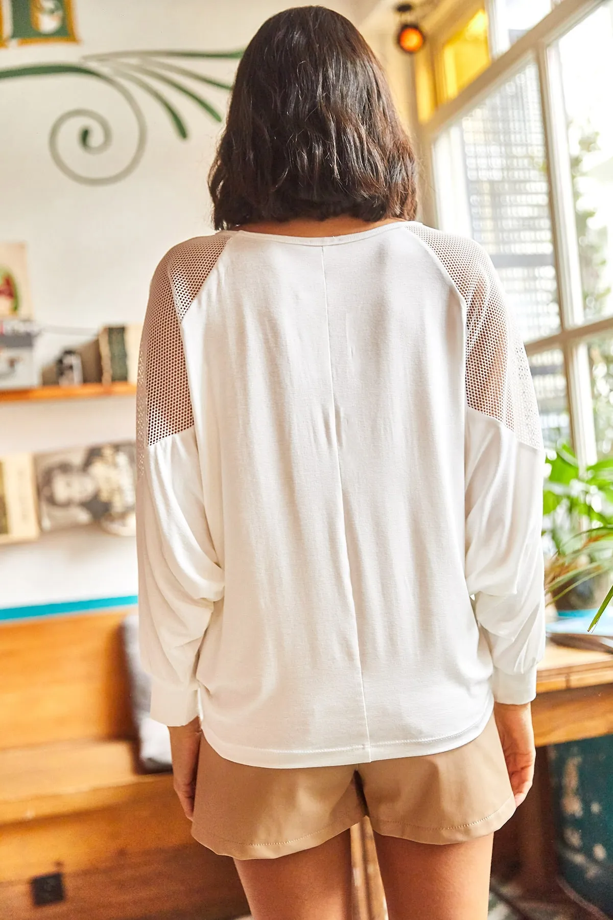 Olalook  Damen-Bluse aus ecrufarbenem Netzstoff mit lockeren Lycra-Ärmeln