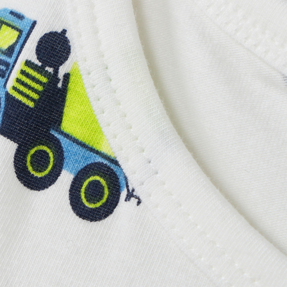 3 Jungen Unterhemden mit Fahrzeug-Motiven