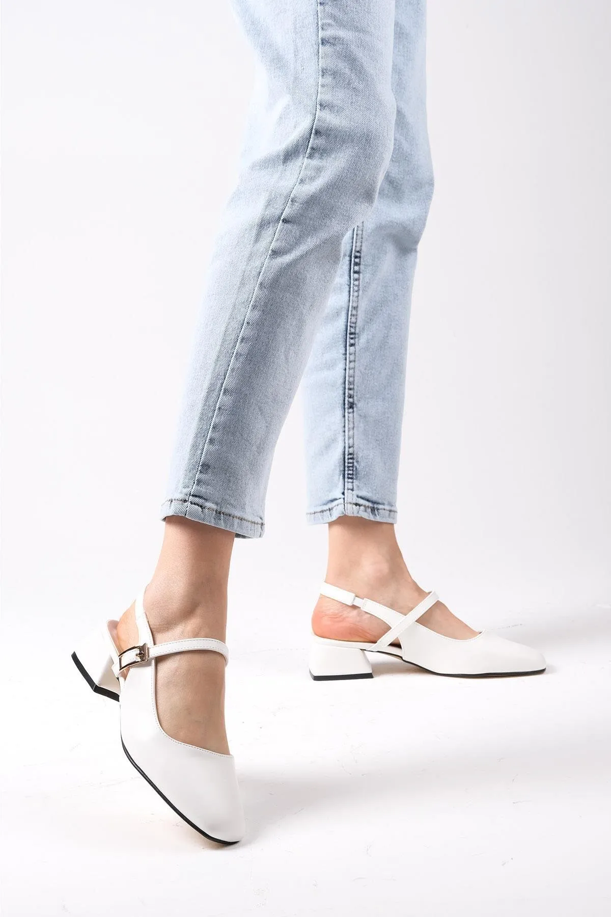 Mio Gusto  Ella weiße Damen-Schuhe mit niedrigem Absatz und offenem Rücken