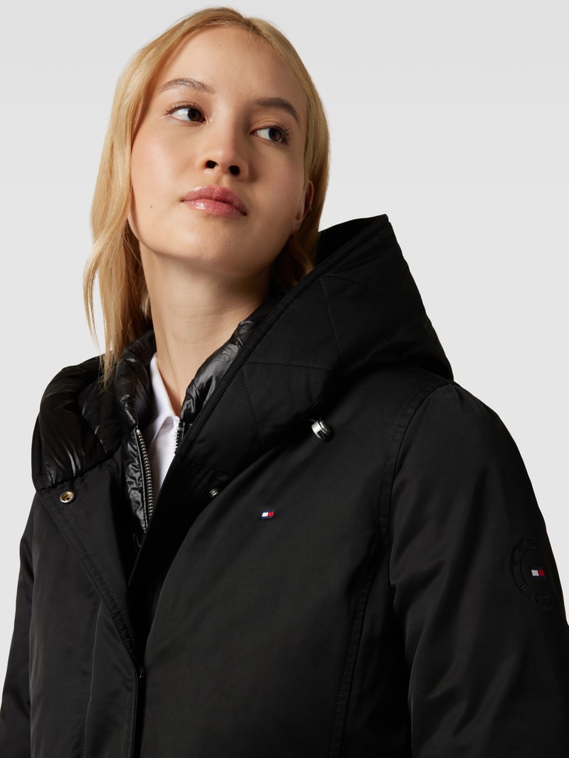 Funktionsjacke mit Kapuze in schwarz