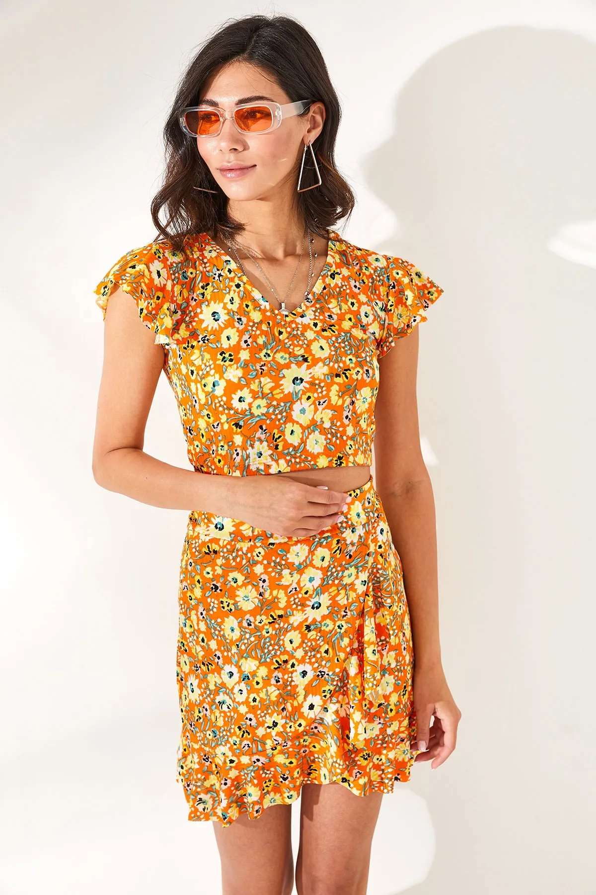 Olalook  Damen Set mit Wickelrock, Unterteil und Oberteil in Orange mit großem Blumenmuster TKM-19000140