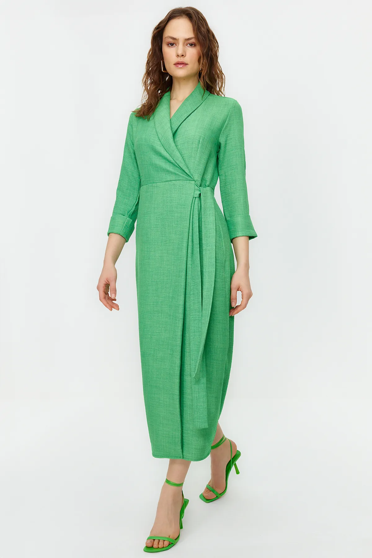 Trendyol Modest  Khakifarbenes, zweireihiges Webkleid in Leinenoptik TCTSS24EB00021