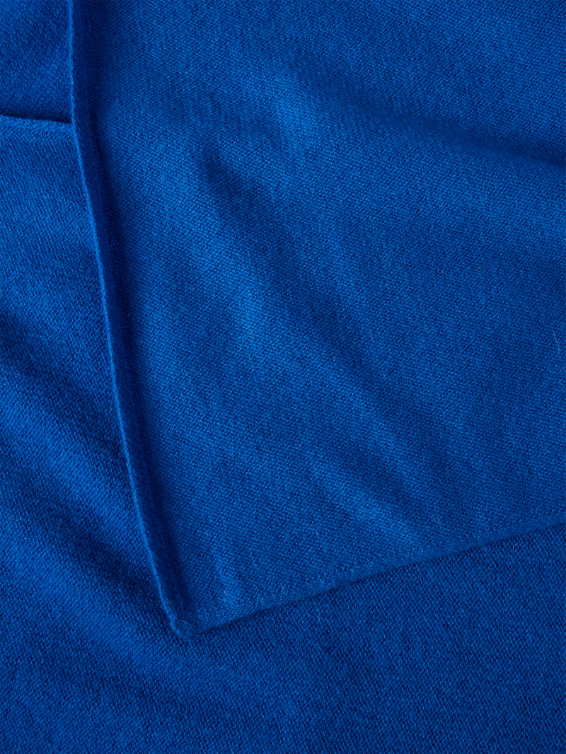 Schal aus Wolle-Kaschmir-Mix mit breiter Form in royalblau meliert