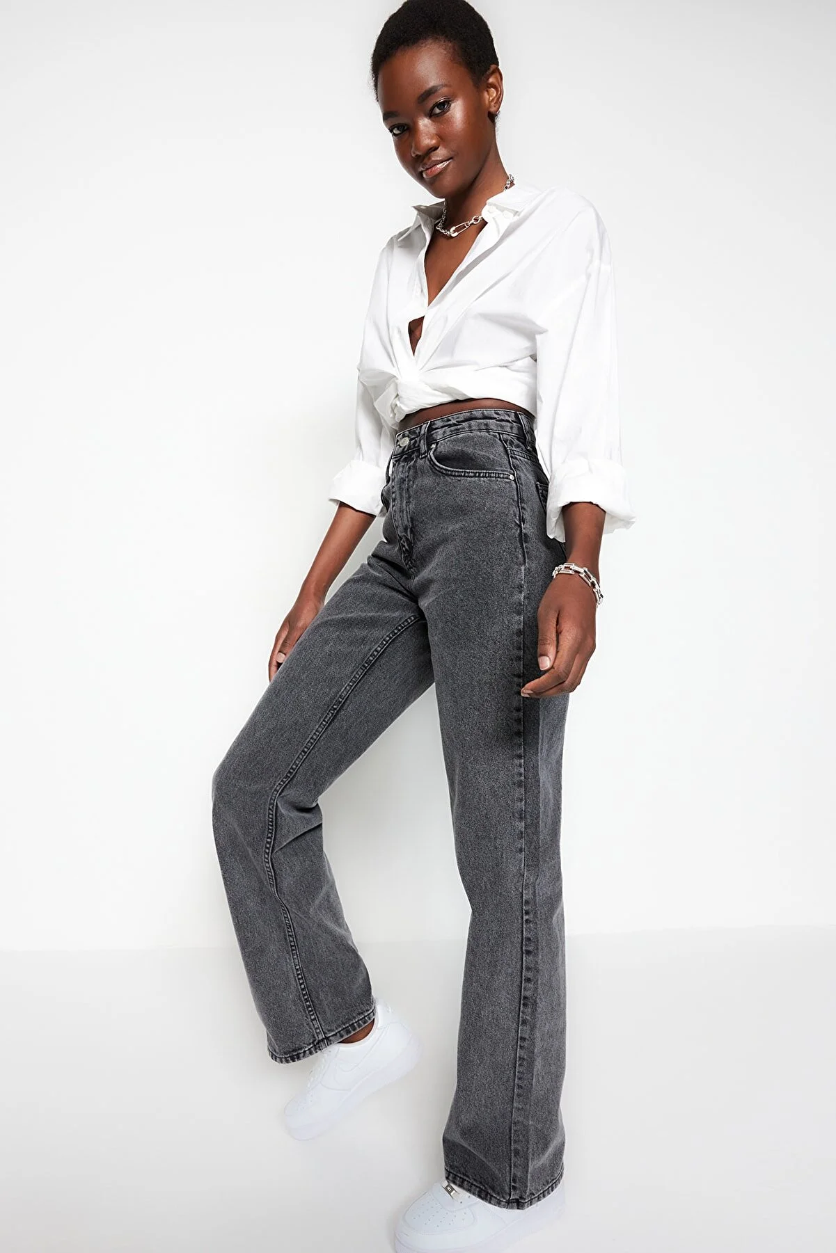 Trendyol Collection  Anthrazitfarbene Jeans mit hoher Taille und weitem Bein TWOSS23JE00068