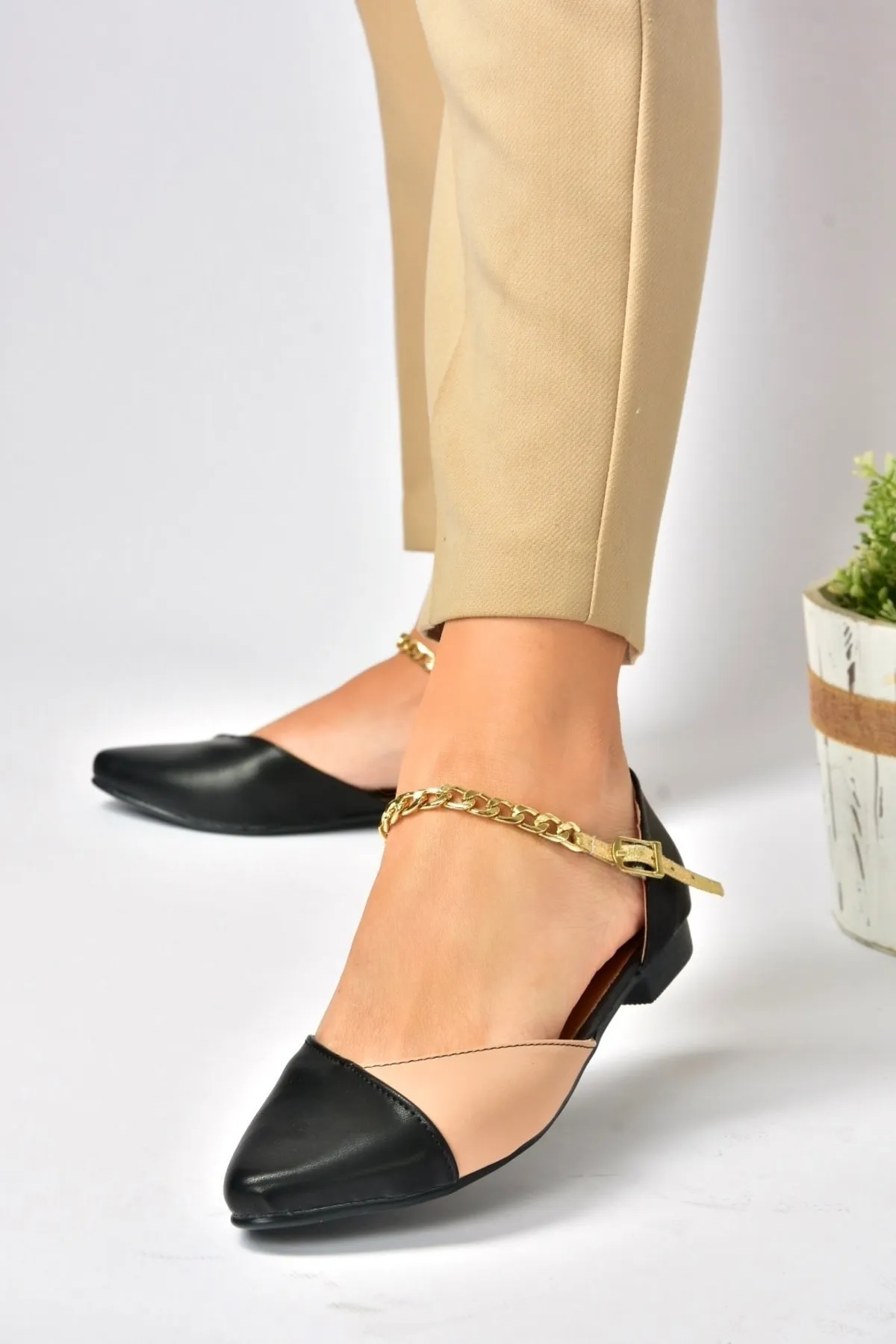 Fox Shoes  Schwarz/braune Damen-Ballerinas mit Kettendetails P726054509