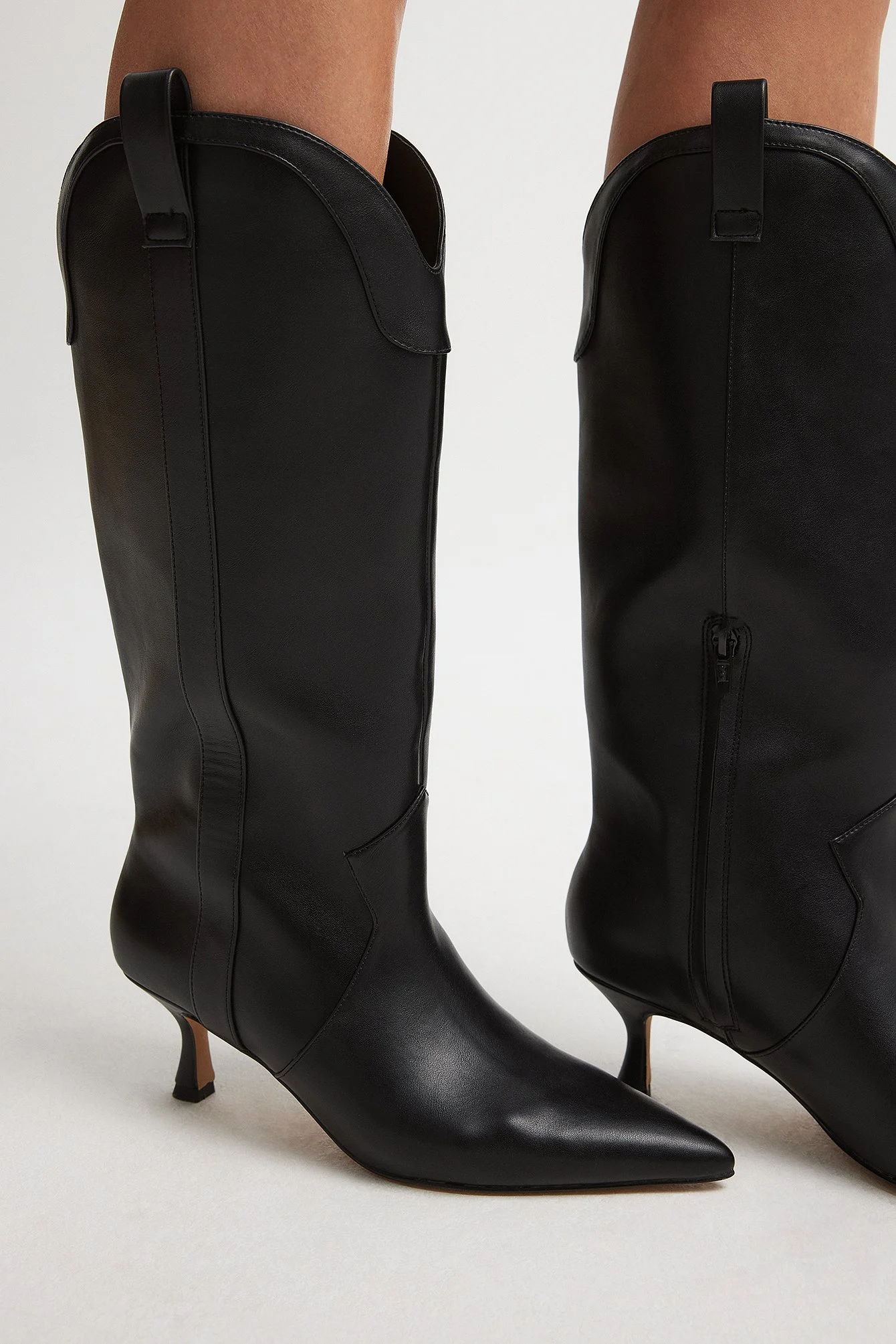 Kniehohe Cowboy-Stilettostiefel