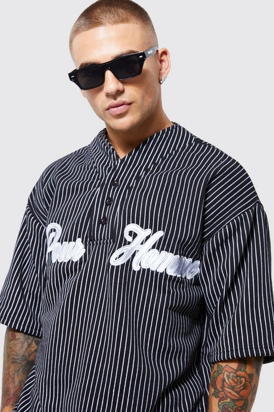 Oversize Baseball-Poloshirt und Shorts mit Nadelstreifen