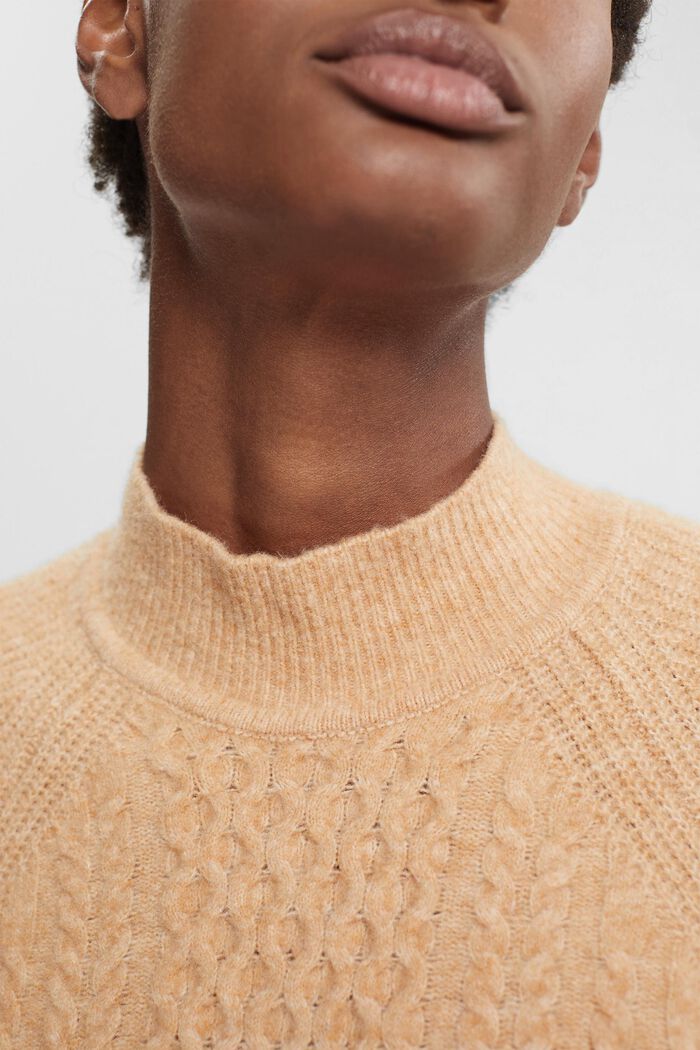 Pulli-Kleid aus Zopfstrick