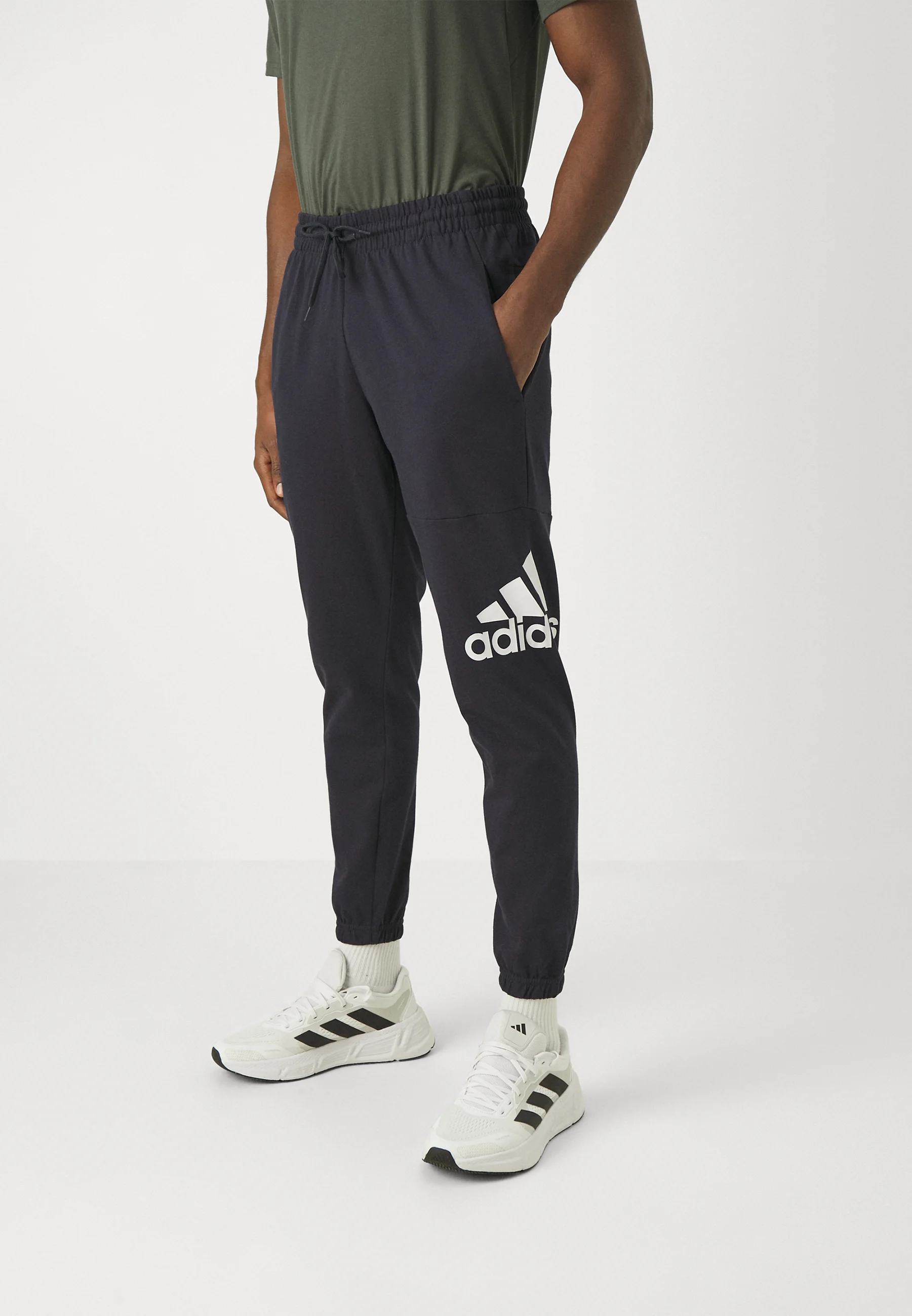 adidas Sportswear ESSENTIALS SINGLE TAPERED PANTS - Pantalones deportivos