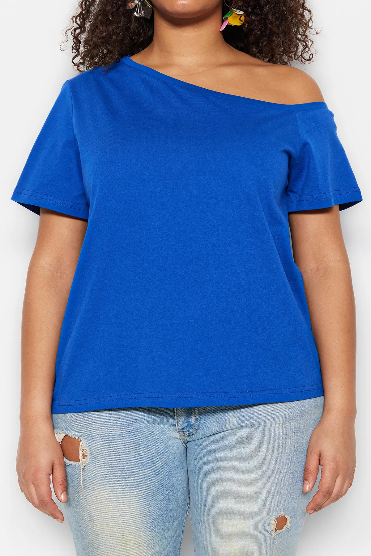 Trendyol Curve  Saks Strickbluse mit niedriger Schulter und detailliertem Schnitt TBSSS22AF0052