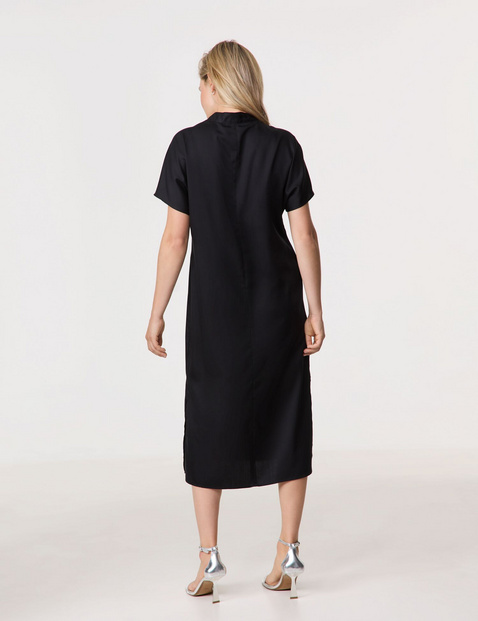 Fließendes Midikleid mit V-Ausschnitt