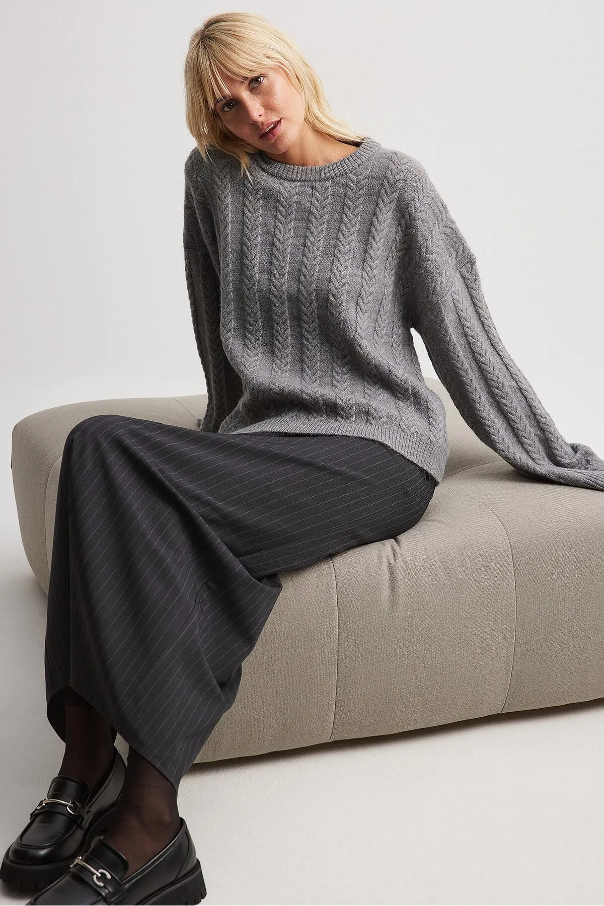 NA-KD  Übergroßer Strickpullover mit Zopfmuster