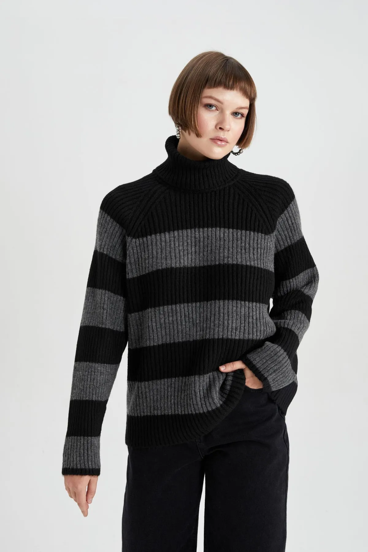 DeFacto  Gerippter Rollkragenpullover mit Oversize-Passform