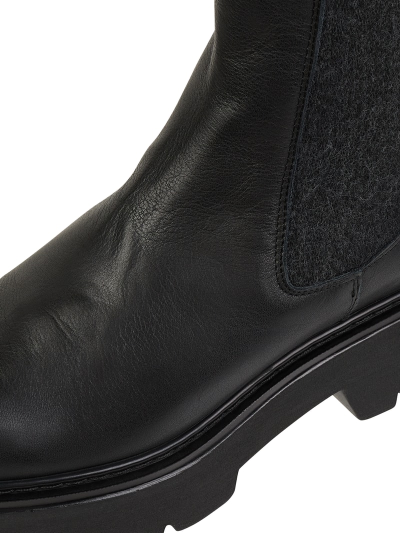 Chelsea Boots aus Leder in schwarz