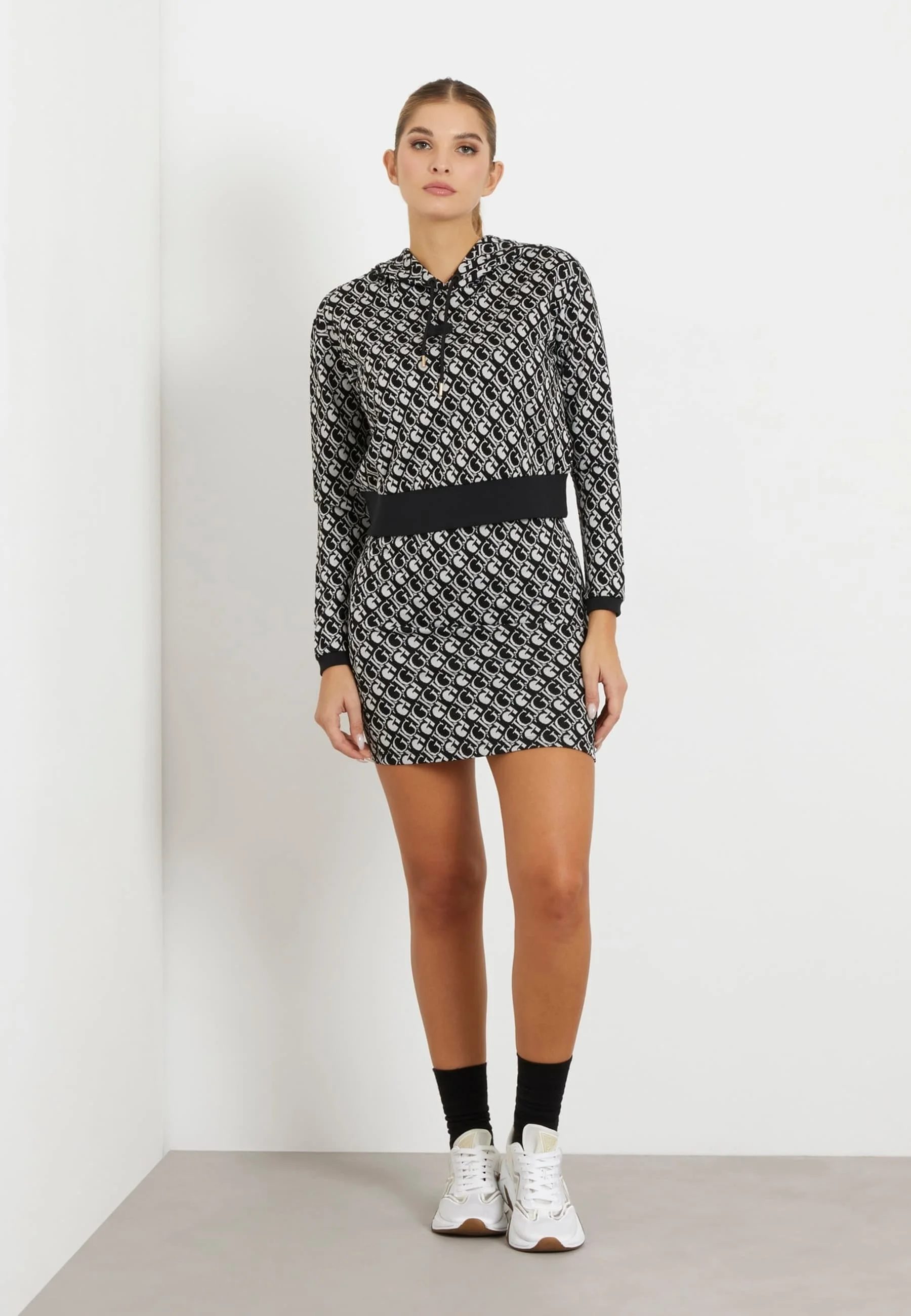 Sudadera con capucha Guess CROPPED GJ-LOGO