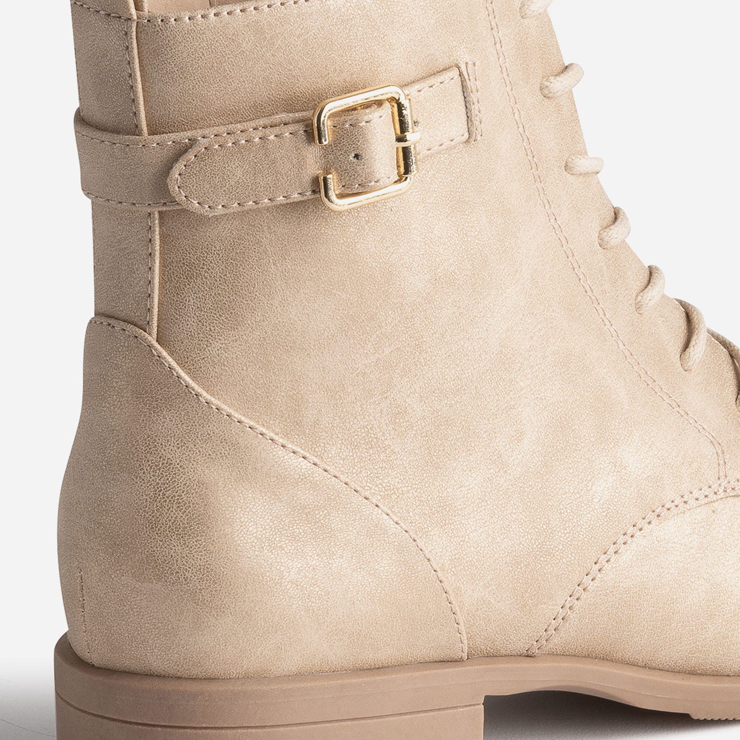 Bottine beige doré à lacets et bride