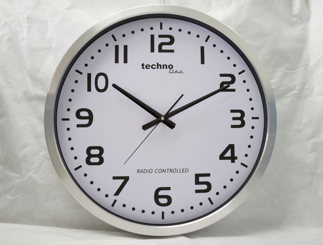 Technoline WT 8995 Jumbo Funk-Wanduhr, Ø 50cm, Metallrahme
